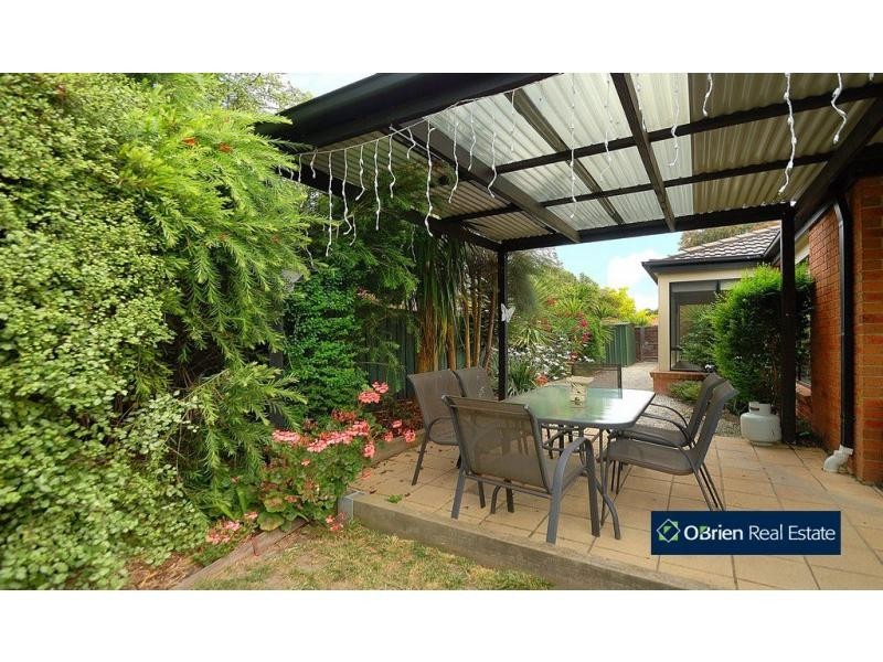 4 Clocktower Court, Berwick VIC 3806