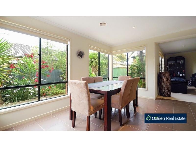 4 Clocktower Court, Berwick VIC 3806