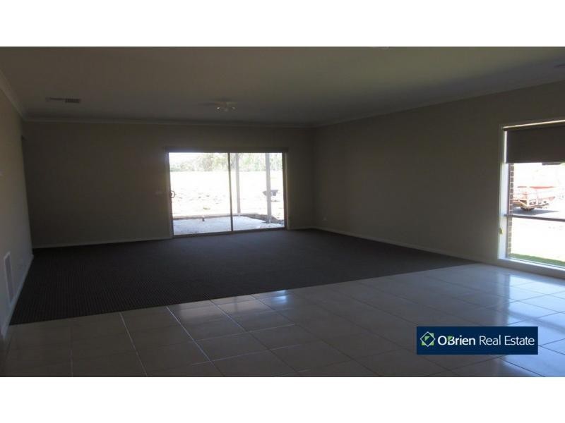 1 Blackledge Drive, Cranbourne East VIC 3977