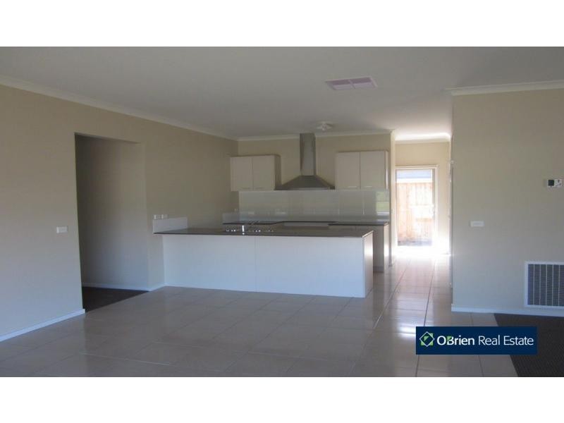 1 Blackledge Drive, Cranbourne East VIC 3977