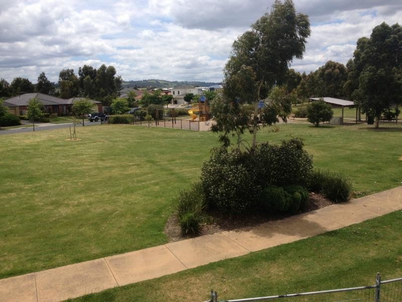 9/11 Howqua Place, Pakenham VIC 3810