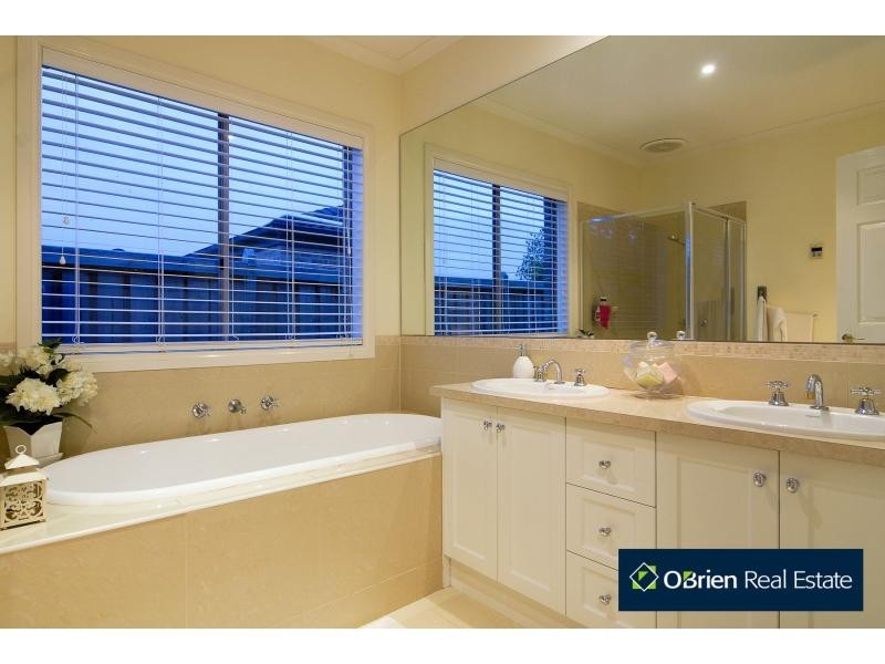 6 Burgundy Way, Narre Warren South VIC 3805