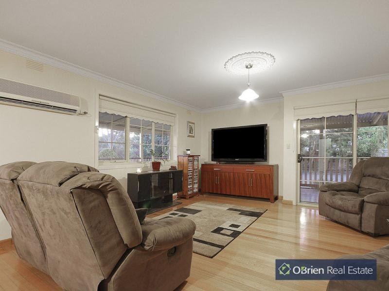 37 Homewood Road, Cranbourne South VIC 3977