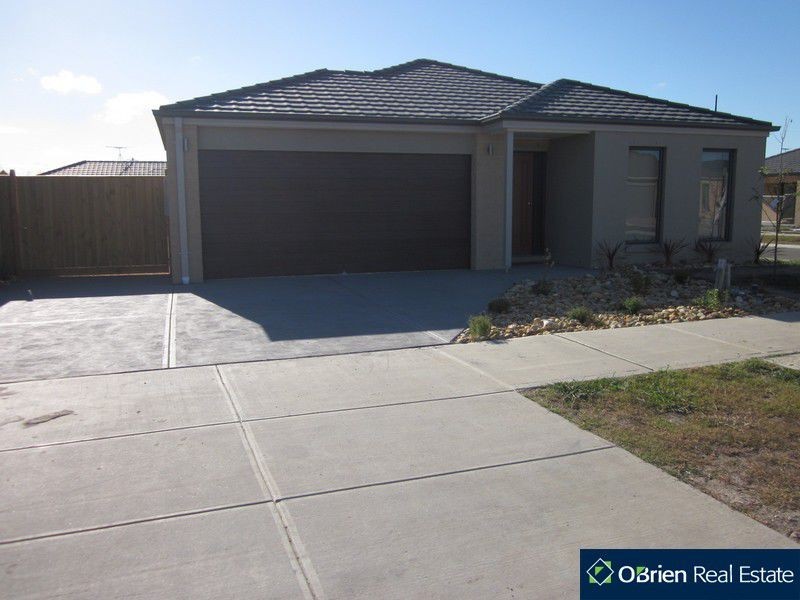 8 Heathfield Lane, Officer VIC 3809