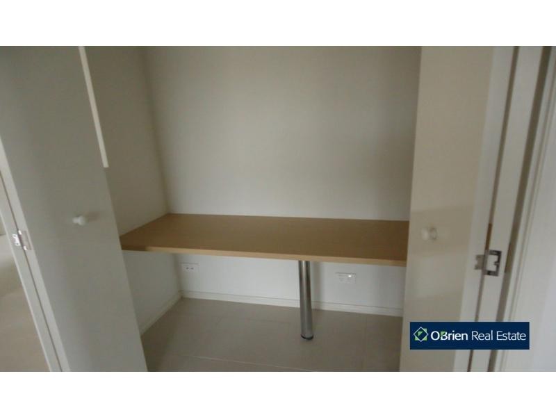 8 Heathfield Lane, Officer VIC 3809