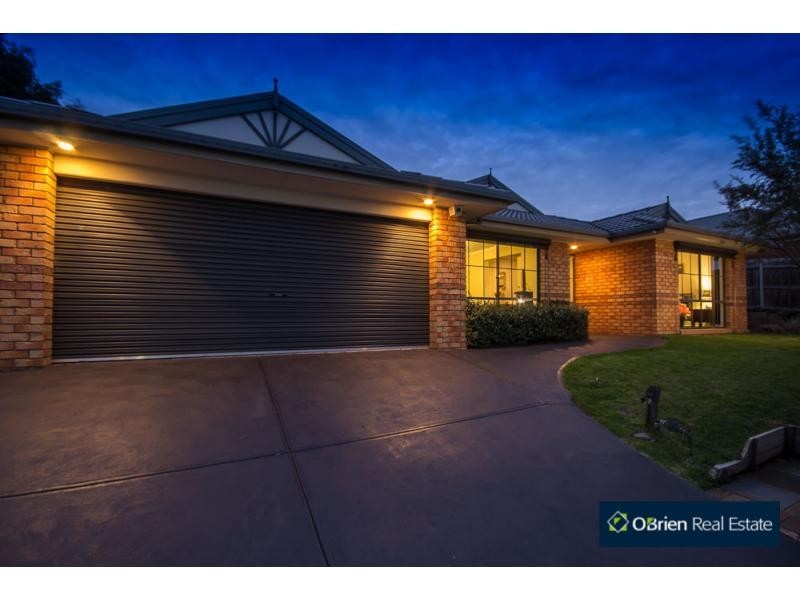 16 Gracehill Mews, Cranbourne VIC 3977