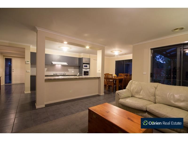 16 Gracehill Mews, Cranbourne VIC 3977