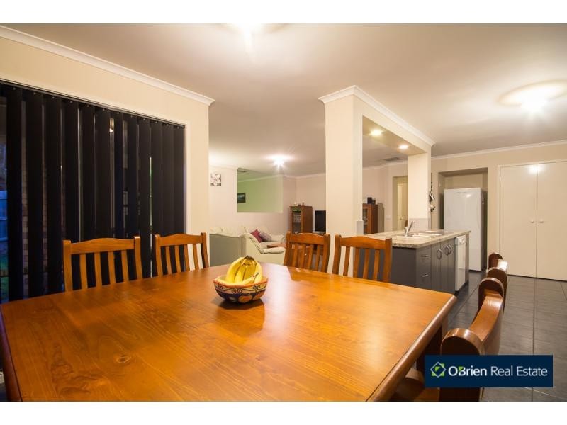 16 Gracehill Mews, Cranbourne VIC 3977