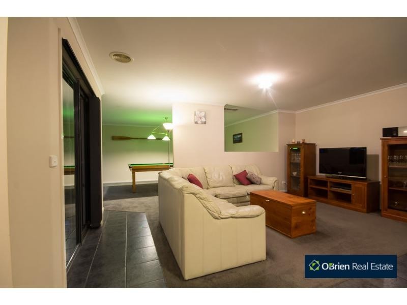 16 Gracehill Mews, Cranbourne VIC 3977