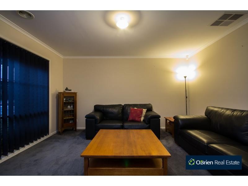 16 Gracehill Mews, Cranbourne VIC 3977