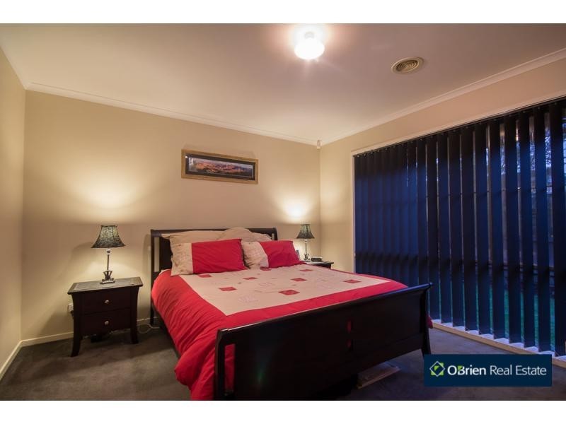 16 Gracehill Mews, Cranbourne VIC 3977