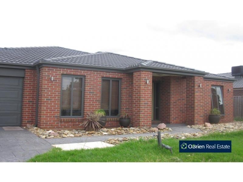 6 Tournament Close, Cranbourne North VIC 3977