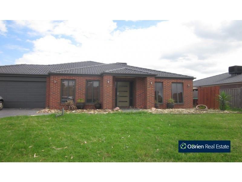 6 Tournament Close, Cranbourne North VIC 3977