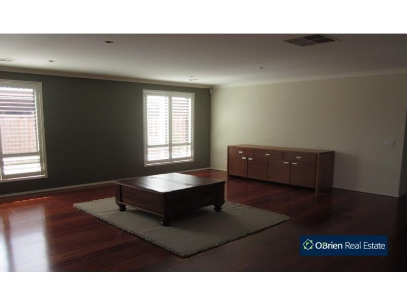 6 Tournament Close, Cranbourne North VIC 3977