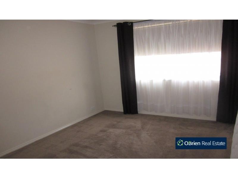 6 Tournament Close, Cranbourne North VIC 3977