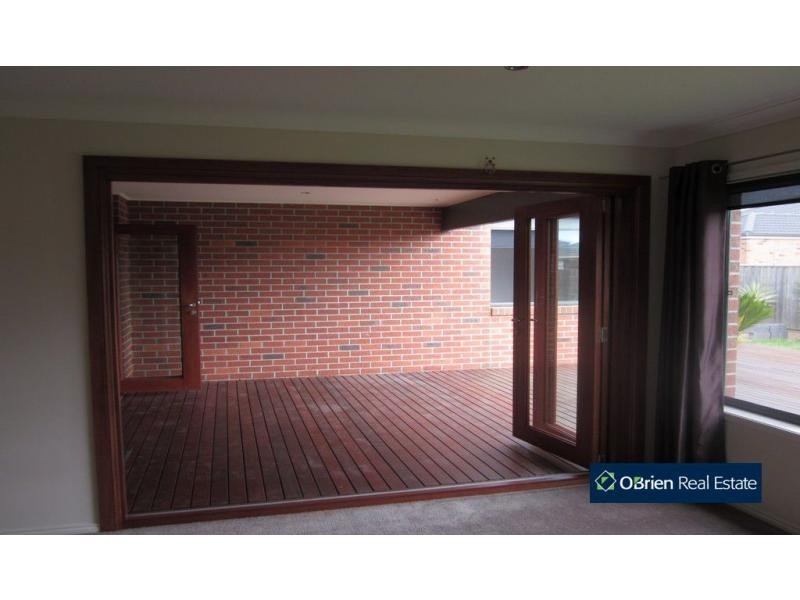 6 Tournament Close, Cranbourne North VIC 3977