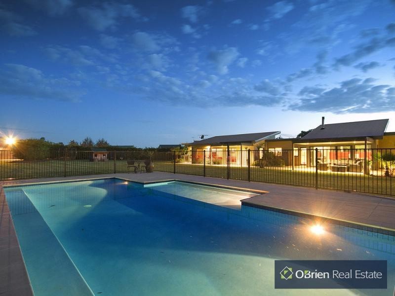 10-12 Lakes Boulevard, Pearcedale VIC 3912