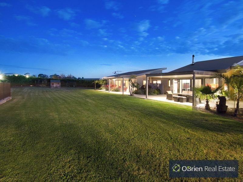 10-12 Lakes Boulevard, Pearcedale VIC 3912