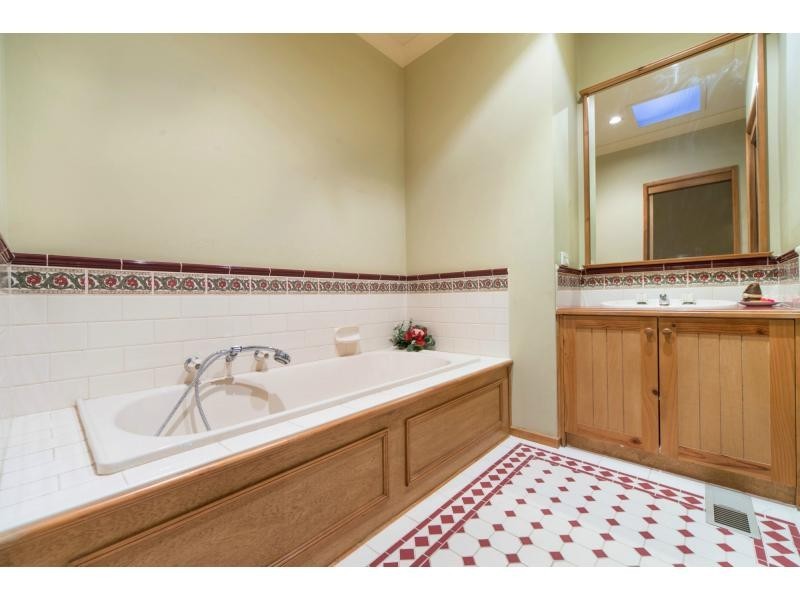 37 Allardice Parade, Berwick VIC 3806