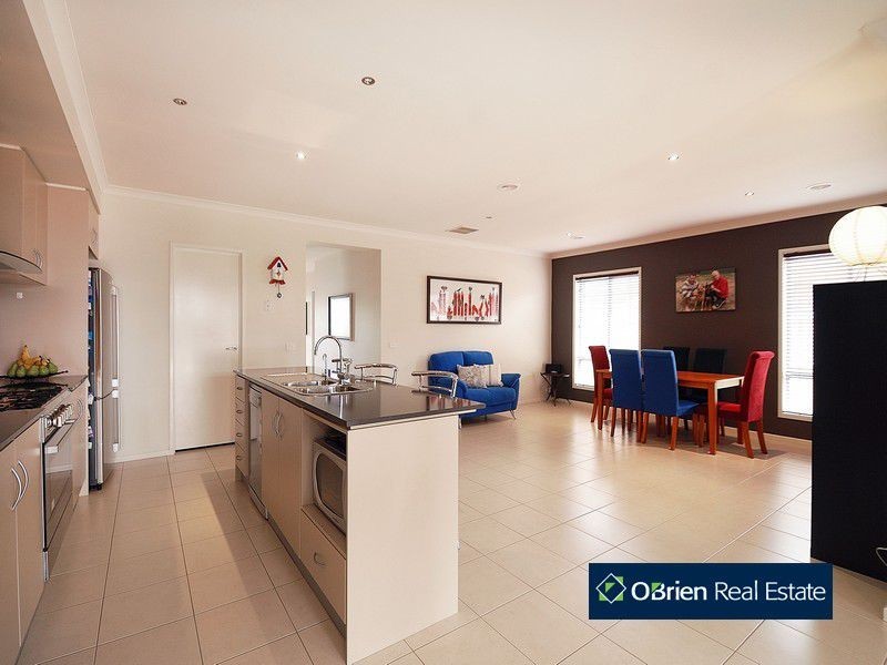 13 Flash Dan Drive, Cranbourne East VIC 3977