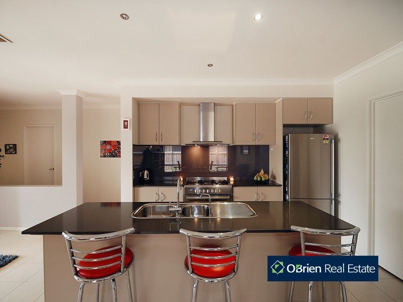 13 Flash Dan Drive, Cranbourne East VIC 3977