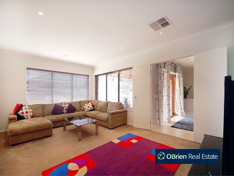13 Flash Dan Drive, Cranbourne East VIC 3977