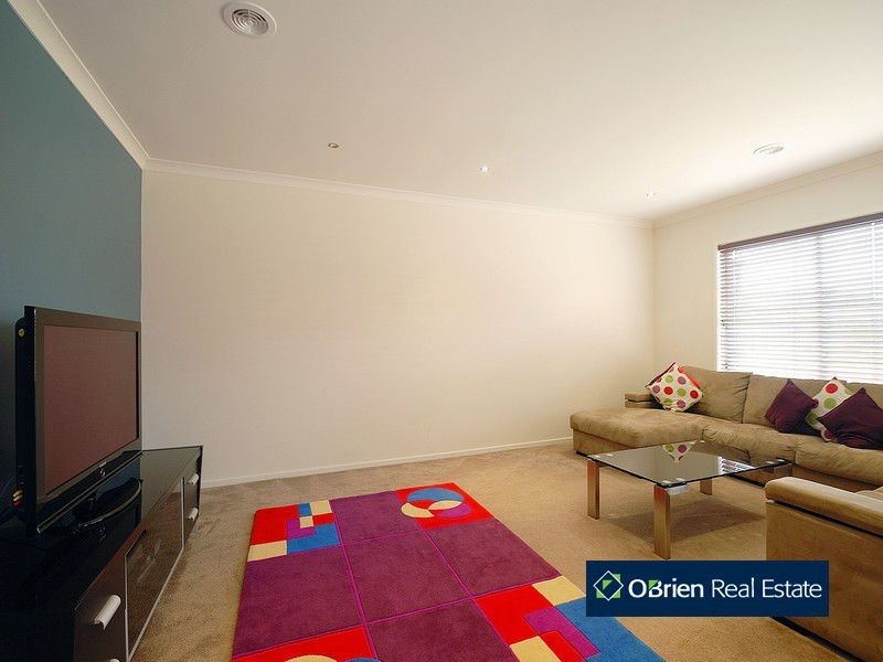 13 Flash Dan Drive, Cranbourne East VIC 3977