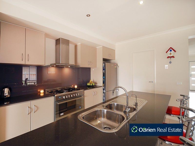 13 Flash Dan Drive, Cranbourne East VIC 3977
