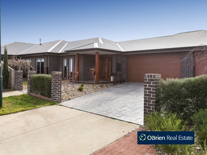 35 Bernly Boulevard, Berwick VIC 3806