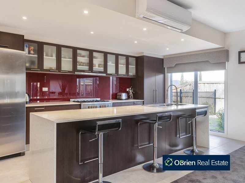 35 Bernly Boulevard, Berwick VIC 3806