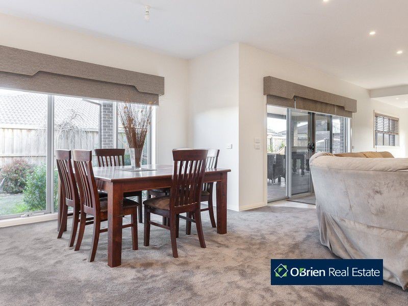 35 Bernly Boulevard, Berwick VIC 3806