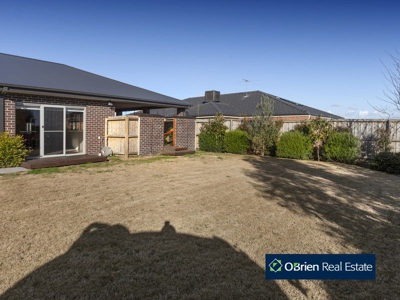 35 Bernly Boulevard, Berwick VIC 3806
