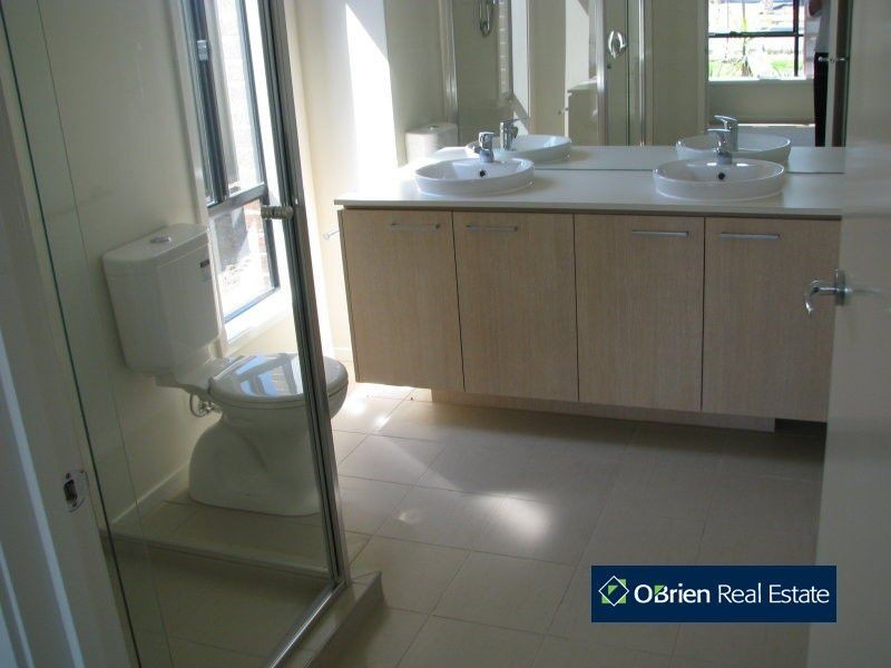 36 Park Orchard Drive, Pakenham VIC 3810