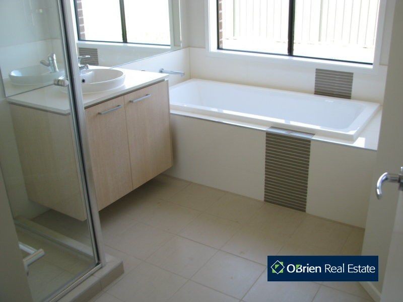 36 Park Orchard Drive, Pakenham VIC 3810