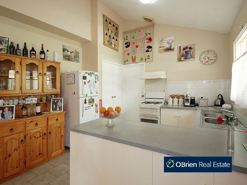 13 Joyce Street, Cranbourne West VIC 3977