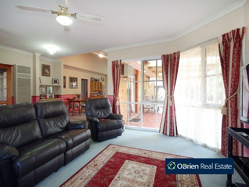 13 Joyce Street, Cranbourne West VIC 3977