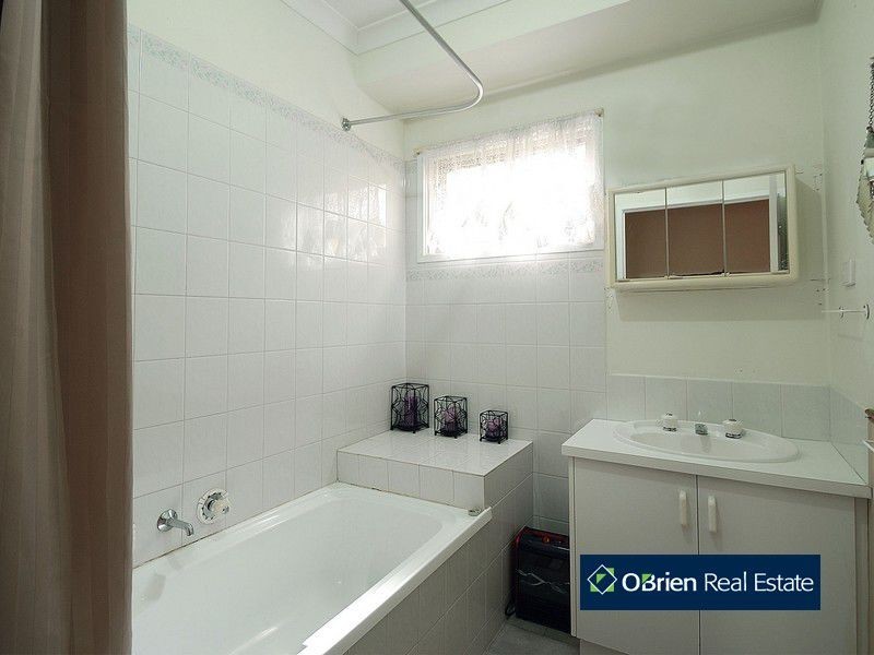 13 Joyce Street, Cranbourne West VIC 3977