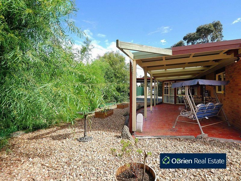 13 Joyce Street, Cranbourne West VIC 3977