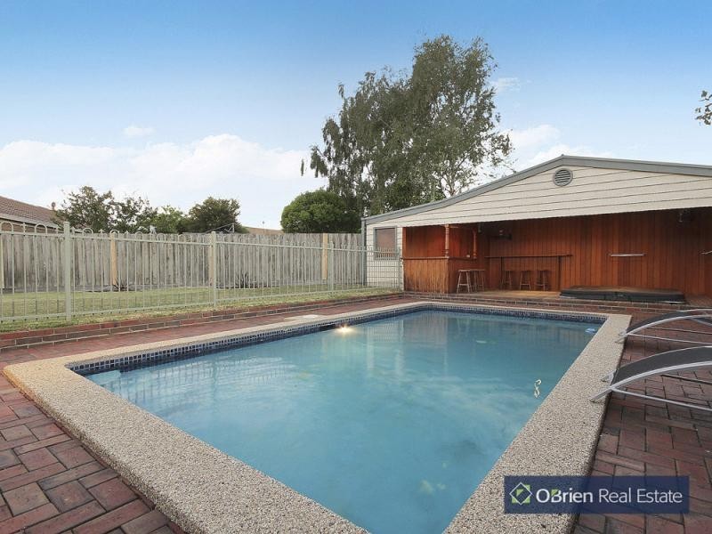 13 Frances Court, Cranbourne VIC 3977