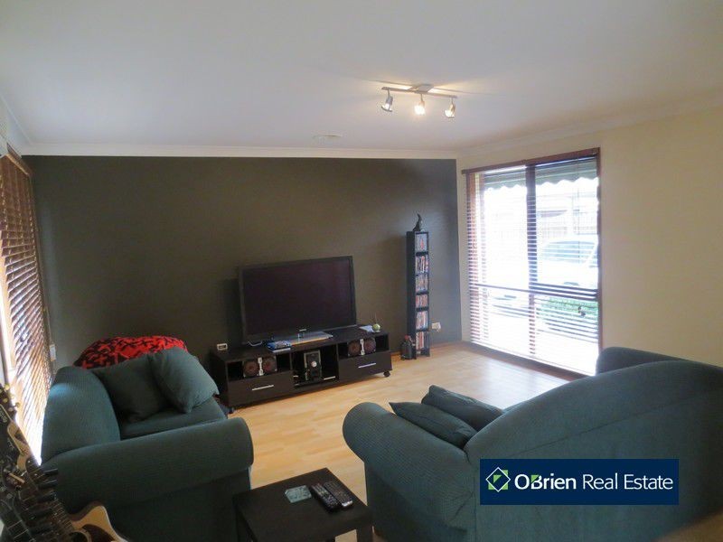 20 Hazelwood Avenue, Cranbourne North VIC 3977
