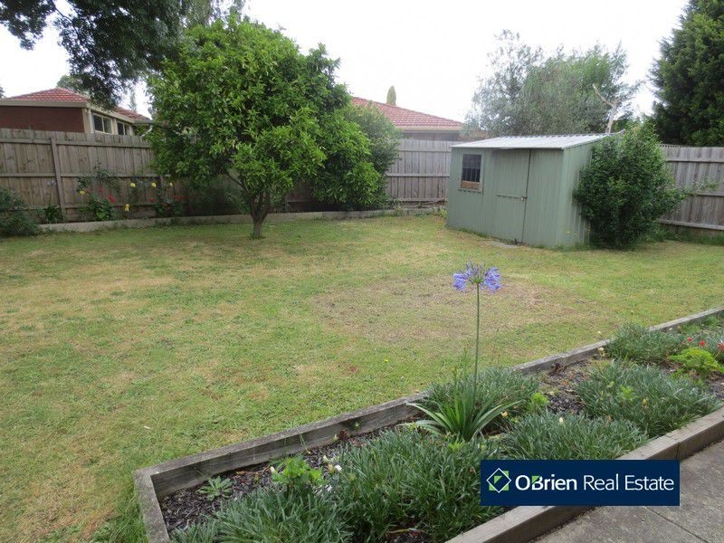 20 Hazelwood Avenue, Cranbourne North VIC 3977