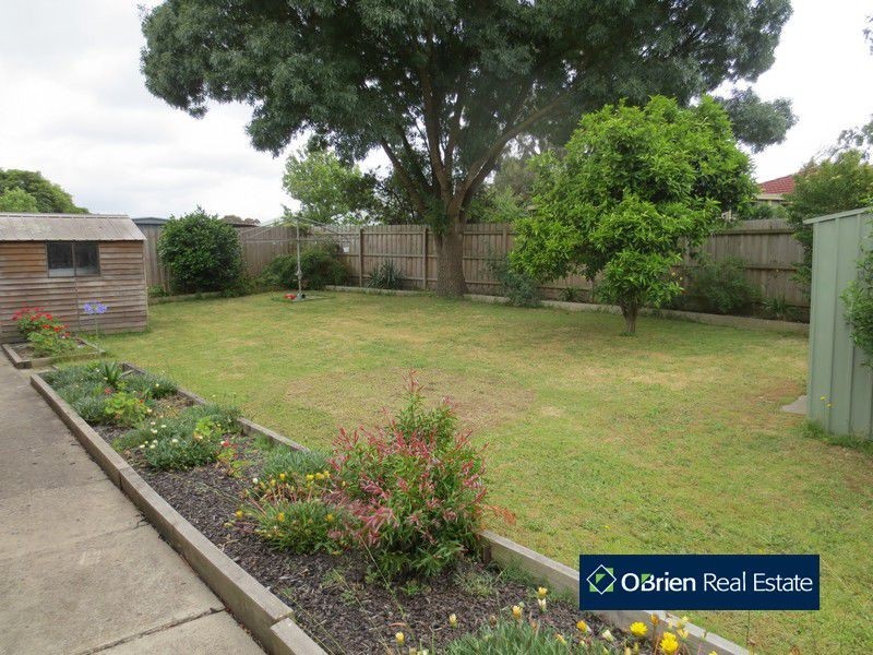 20 Hazelwood Avenue, Cranbourne North VIC 3977