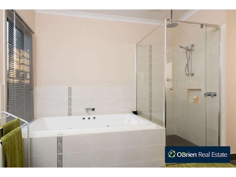 49 The Esplanade, Narre Warren South VIC 3805