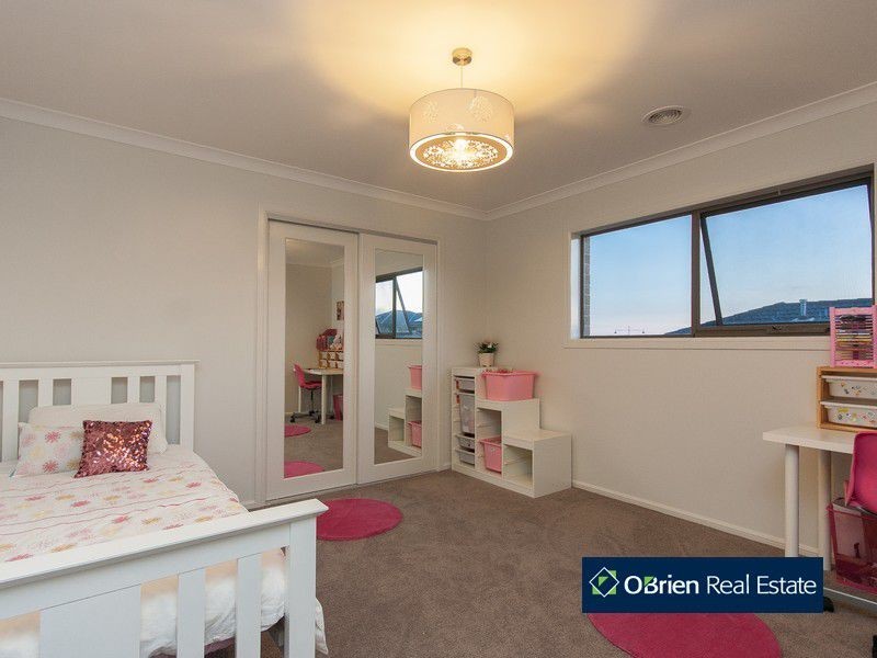 8 Maplewood Court, Cranbourne North VIC 3977