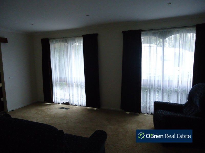 54 Saxonwood Drive, Narre Warren VIC 3805