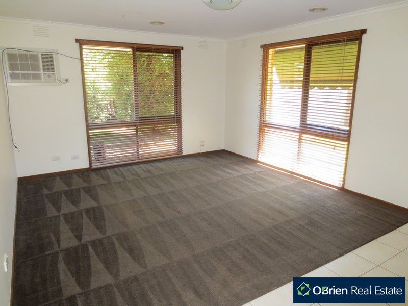 28 Endeavour Drive, Cranbourne North VIC 3977