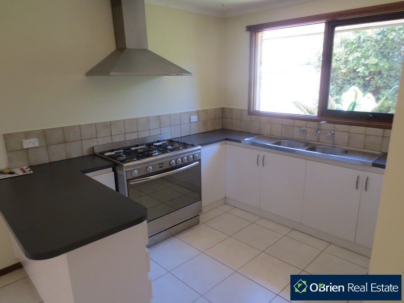 28 Endeavour Drive, Cranbourne North VIC 3977