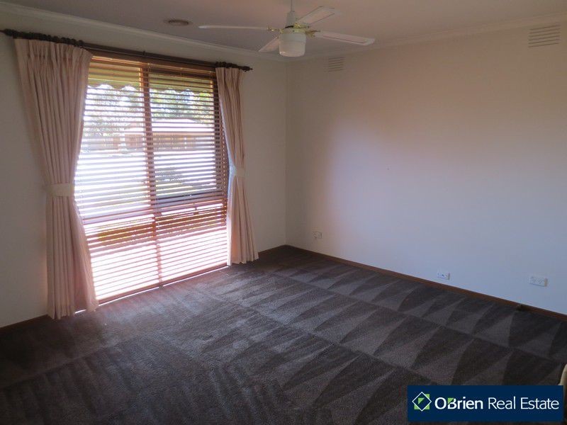 28 Endeavour Drive, Cranbourne North VIC 3977