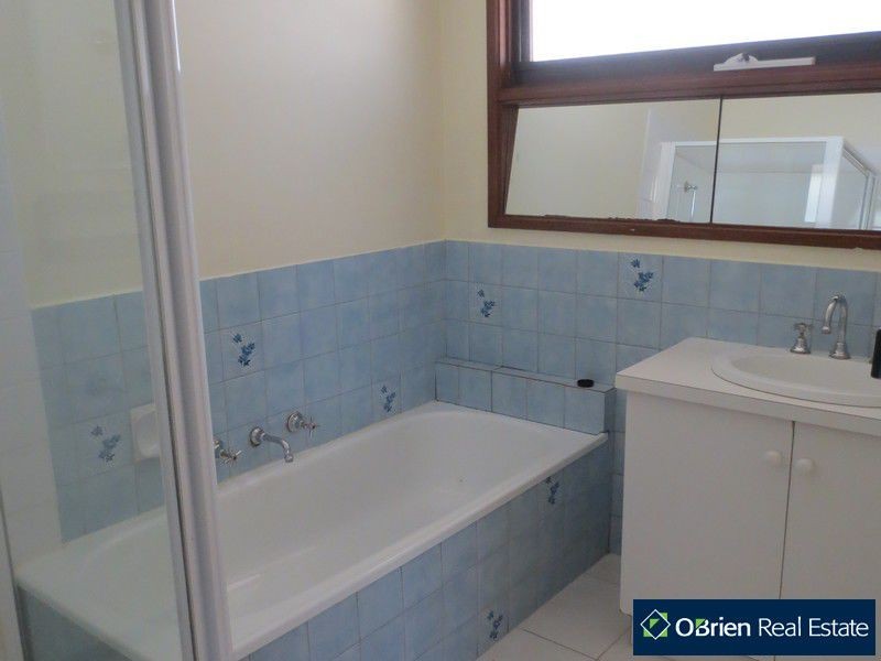 28 Endeavour Drive, Cranbourne North VIC 3977