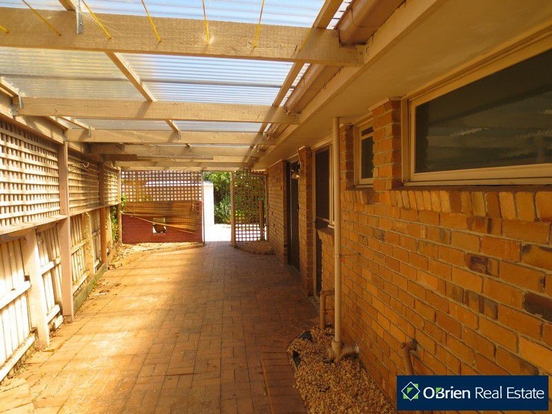 28 Endeavour Drive, Cranbourne North VIC 3977